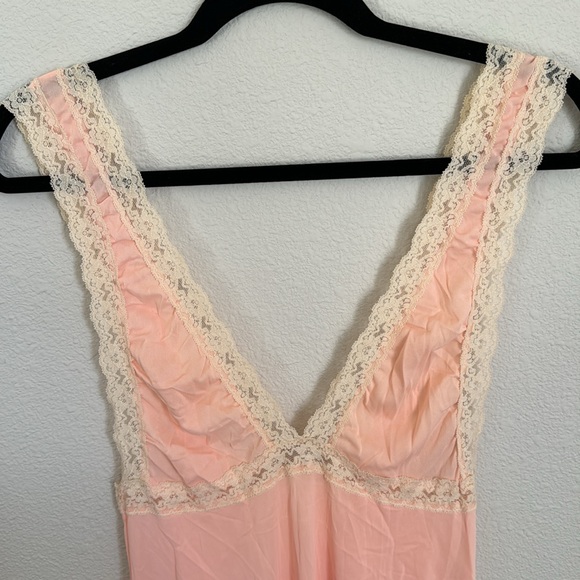 Vintage Peach Slip - Picture 2 of 9